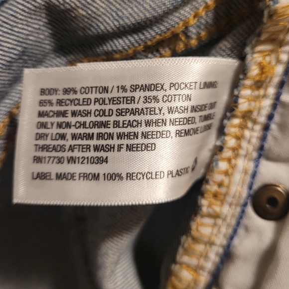 Medium wash high rise shorties - Picture 6 of 10